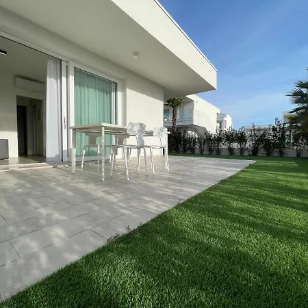 Apartment Ground Floor Flat With Pool - 2 Family *