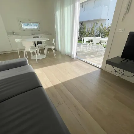Ground Floor Flat With Pool - 2 Family Apartment Lido di Jesolo