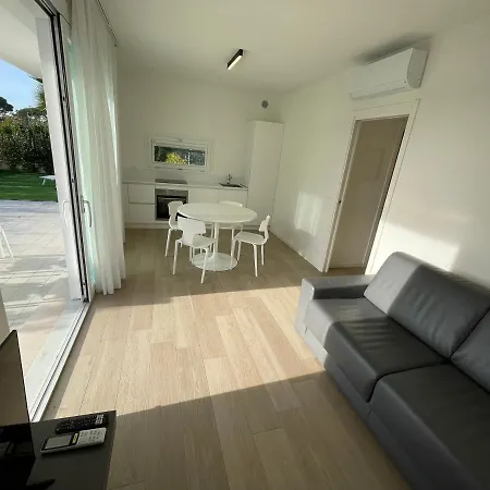Ground Floor Flat With Pool - 2 Family Apartment