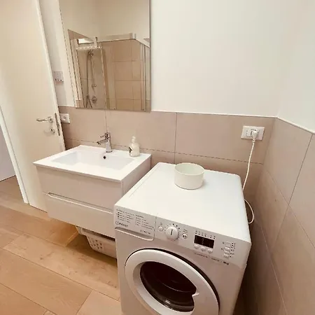 Ground Floor Flat With Pool - 2 Family *