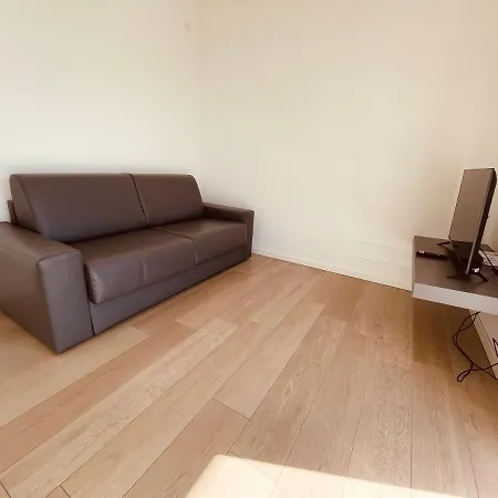 Ground Floor Flat With Pool - 2 Family Apartment *