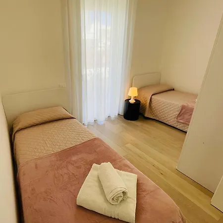 Apartment Ground Floor Flat With Pool - 2 Family *