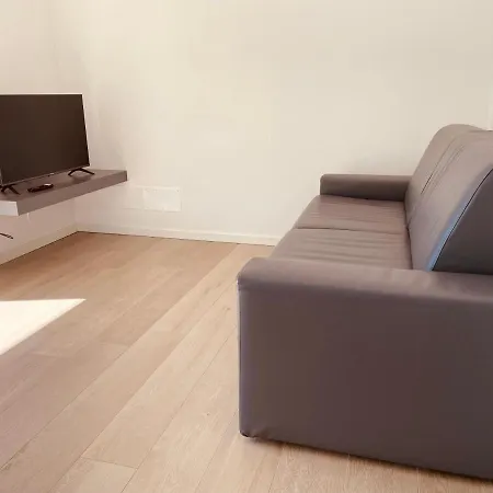 App4rent Ground Floor - 2 Family 아파트 *