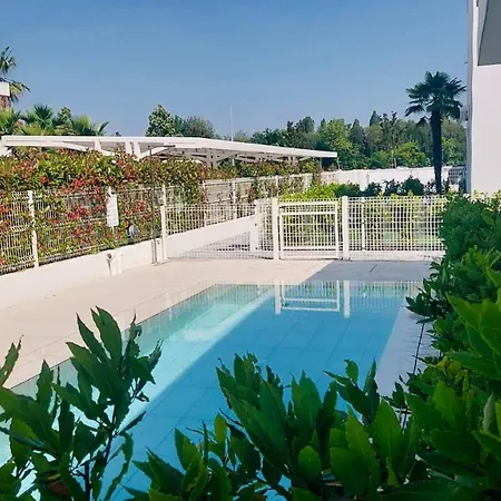 Ground Floor Flat With Pool - 2 Family Apartment