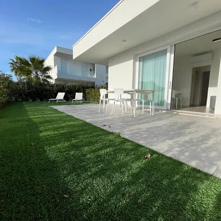 Ground Floor Flat With Pool - 2 Family Lido di Jesolo