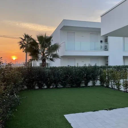 Ground Floor Flat With Pool - 2 Family *