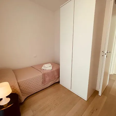 Apartment Ground Floor Flat With Pool - 2 Family *